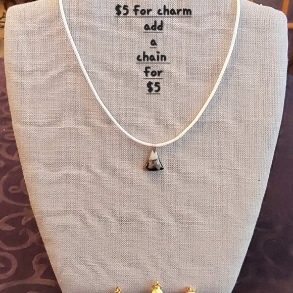 Custom made one-of-a-kind resin jewelery charms - Picture 10 of 11